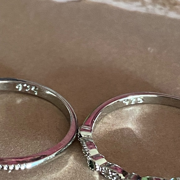 Silver double ring with green stones ✨💚💚 - Picture 7 of 10